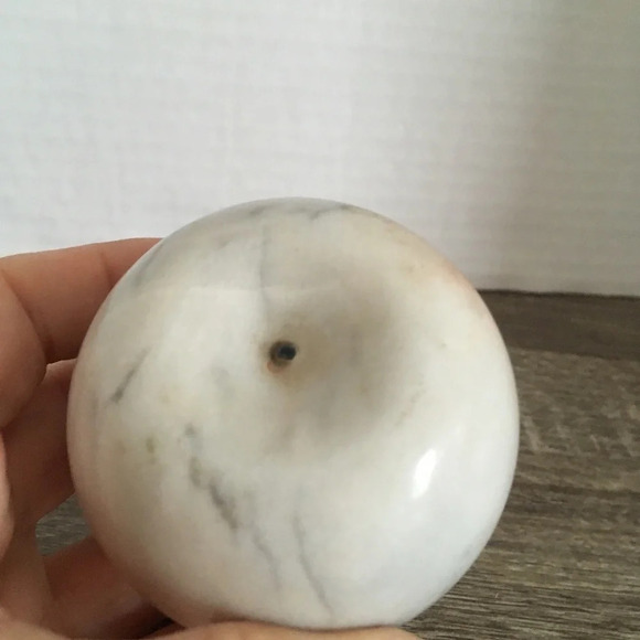 Vintage Marble Apple Decor - White and Grey - Picture 4 of 5
